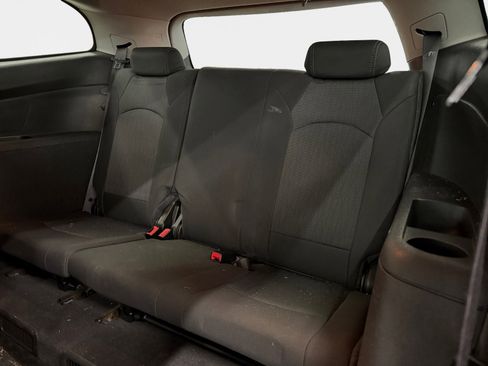 Used 2014 Chevrolet Traverse LT image 11