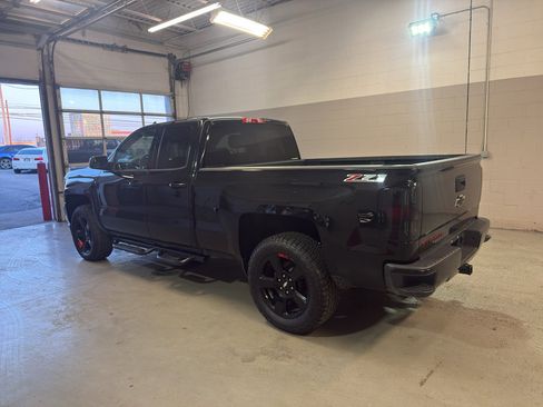 Used 2017 Chevrolet Silverado 1500 LT w/ Redline Edition image 4