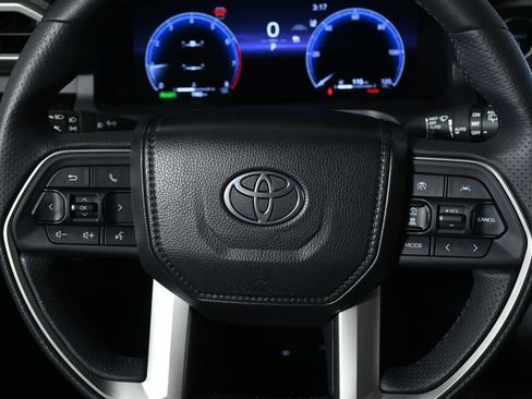 Used 2025 Toyota 4Runner Platinum AWD/4WD image 18