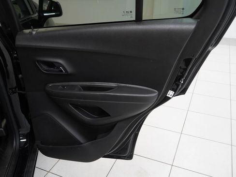 Used 2019 Chevrolet Trax LT w/ LT Convenience Package AWD/4WD image 21