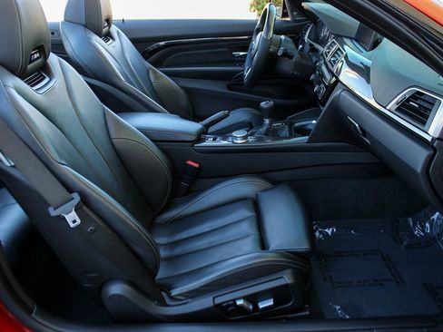 Used 2018 BMW M4 Convertible image 21