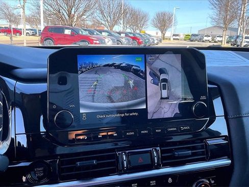 Certified 2025 Nissan Pathfinder SL image 19