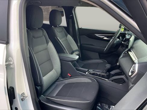 Used 2025 Chevrolet TrailBlazer LT FWD image 8