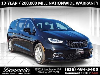 New 2026 Chrysler Pacifica Select