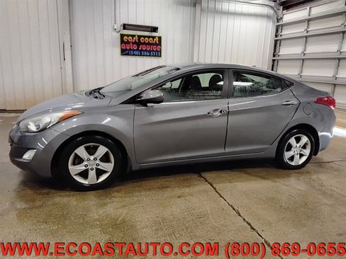 Used 2013 Hyundai Elantra GLS w/ Preferred Pkg image 5