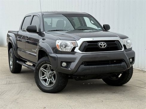 Used 2014 Toyota Tacoma PreRunner w/ SR5 Package image 2
