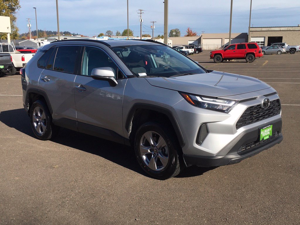 Used 2025 Toyota RAV4 XLE AWD/4WD image 10