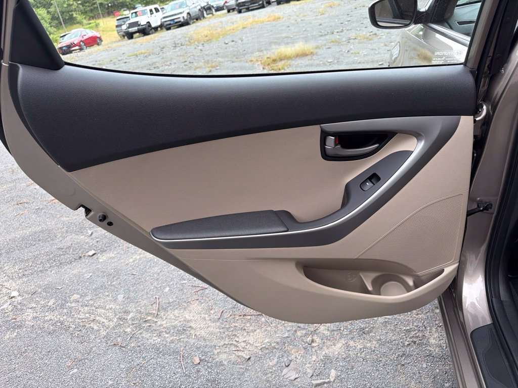 Used 2016 Hyundai Elantra SE FWD image 14