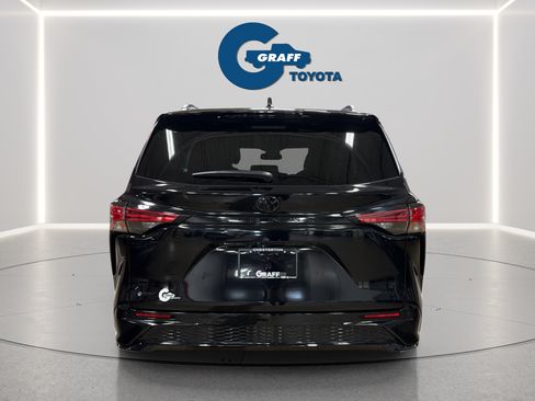 Used 2026 Toyota Sienna XSE FWD image 8