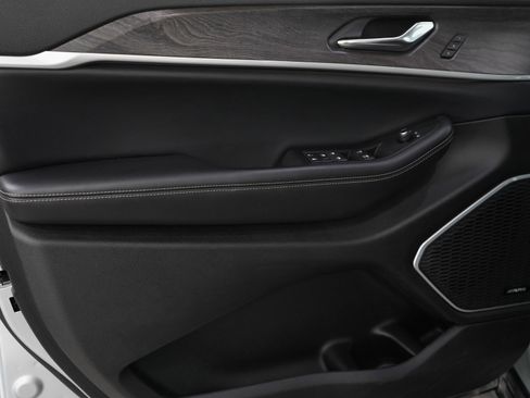 Used 2024 Jeep Grand Cherokee Limited 4xe image 18