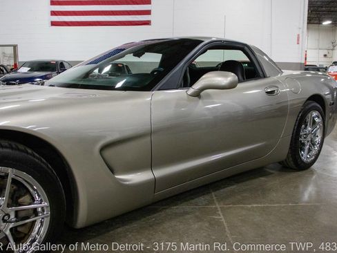 Used 1999 Chevrolet Corvette Coupe RWD image 21