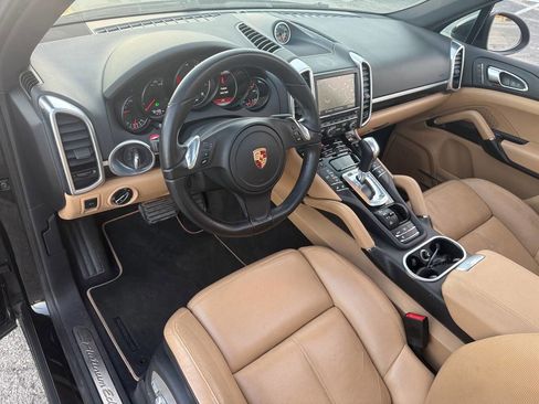 Used 2014 Porsche Cayenne Platinum Edition image 9