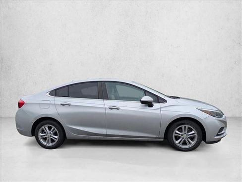 Used 2016 Chevrolet Cruze LT w/ Convenience Package FWD image 4