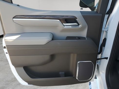 New 2026 GMC Sierra 1500 SLT image 42