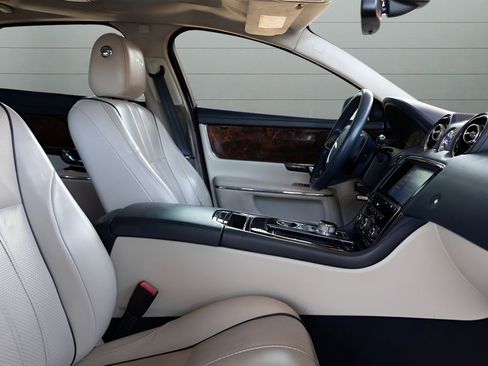 Used 2012 Jaguar XJ L RWD image 83