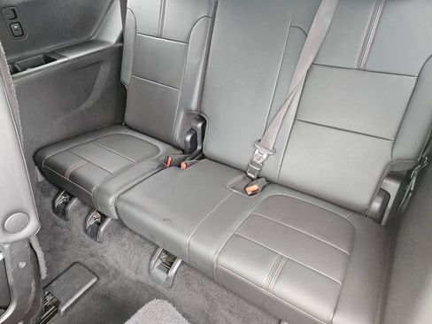 Used 2023 Chevrolet Traverse RS AWD/4WD image 37