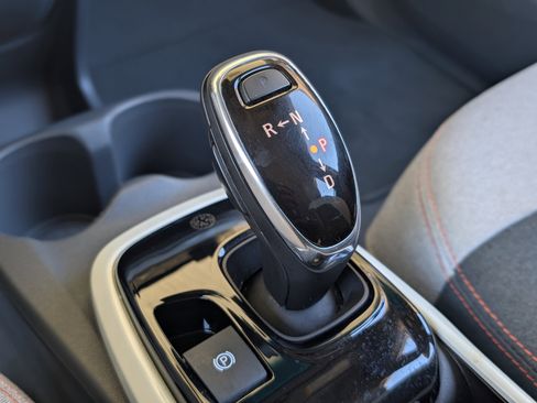 Used 2020 Chevrolet Bolt LT image 30