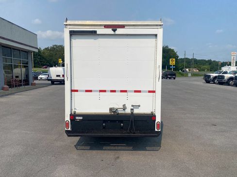 Used 2018 Chevrolet Express 3500 w/ Driver Convenience Package RWD image 4