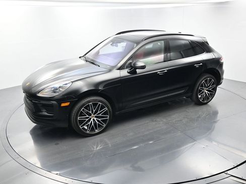 Used 2025 Porsche Macan image 36