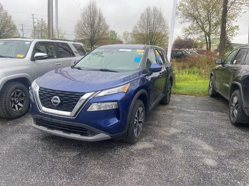Used 2022 Nissan Rogue SV AWD/4WD image 2
