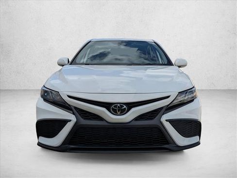 Used 2023 Toyota Camry SE image 2