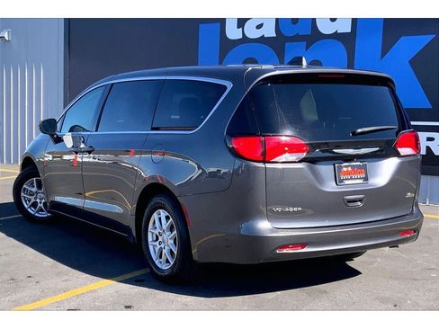 Used 2022 Chrysler Voyager LX FWD image 13