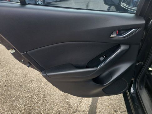 Used 2018 MAZDA MAZDA3 Sport FWD image 15