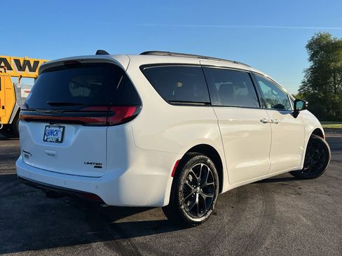 New 2026 Chrysler Pacifica Limited w/ S Appearance Package image 44
