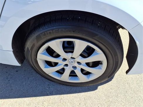 Used 2022 Toyota Corolla LE image 17