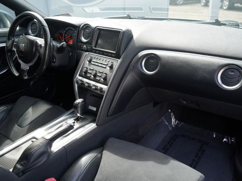 Used 2010 Nissan GT-R Premium image 61