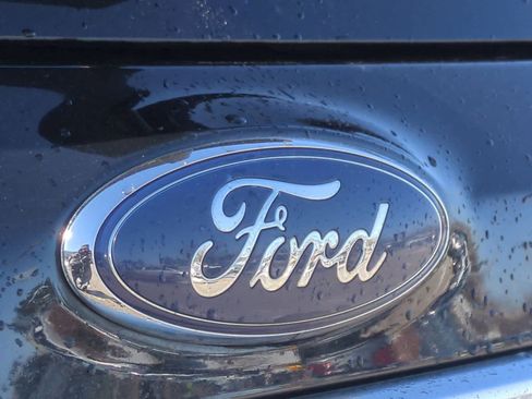 Used 2017 Ford Explorer Platinum image 12