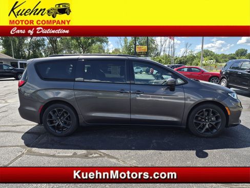 Used 2022 Chrysler Pacifica Touring-L w/ S Appearance Package FWD image 1