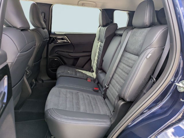 New 2026 Mitsubishi Outlander SE FWD image 16