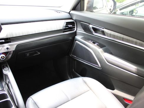 Used 2024 Kia Telluride EX w/ EX Captain's Chair Package AWD/4WD image 47