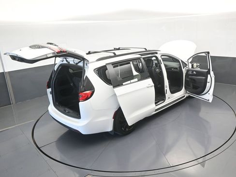 Used 2023 Chrysler Pacifica Touring-L w/ S Appearance Package image 71