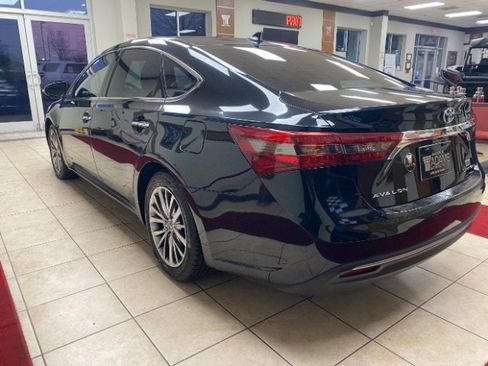 Used 2016 Toyota Avalon Limited image 5