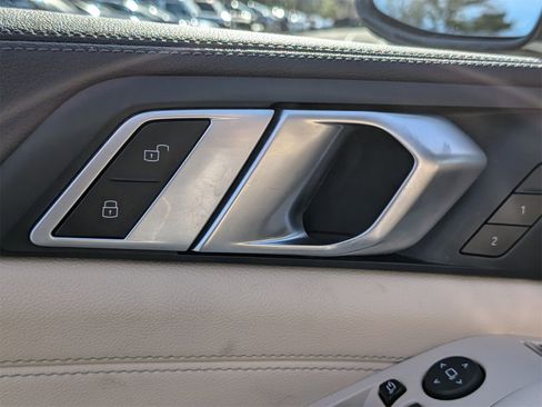 Used 2021 BMW X5 xDrive40i w/ Executive Package image 13