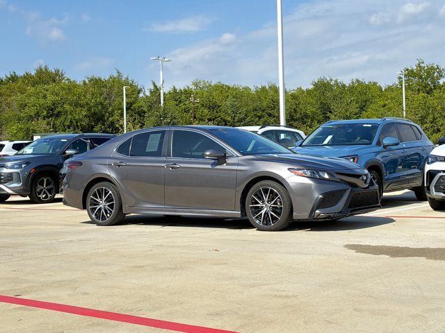 Used 2023 Toyota Camry SE FWD image 8
