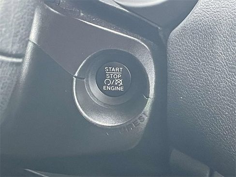 Used 2020 Jeep Renegade Latitude w/ Cold Weather Group image 25