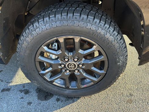 Used 2022 Toyota Tundra Platinum w/ Advanced Package image 37