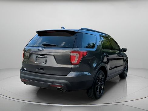 Certified 2017 Ford Explorer XLT w/ Equipment Group 202A FWD image 26