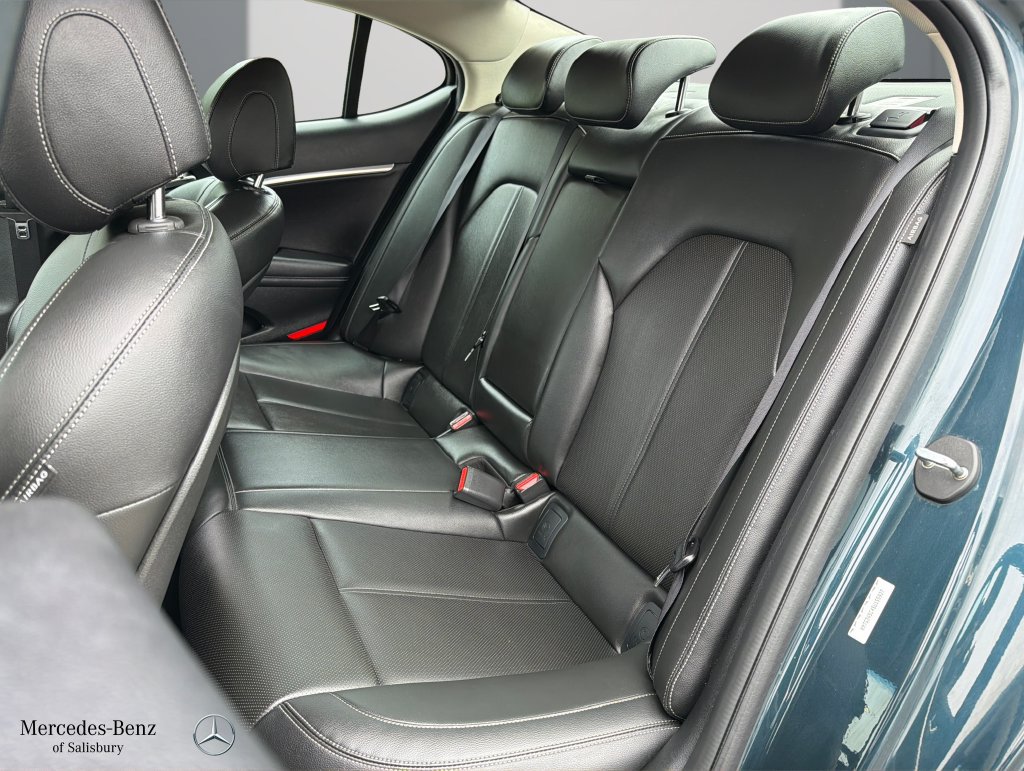 Used 2025 Genesis G70 2.5T RWD image 15