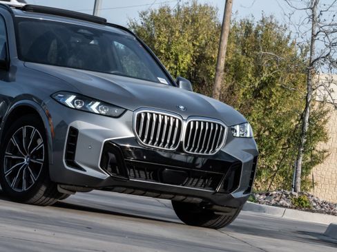 Certified 2025 BMW X5 xDrive50e w/ M Sport Package image 5