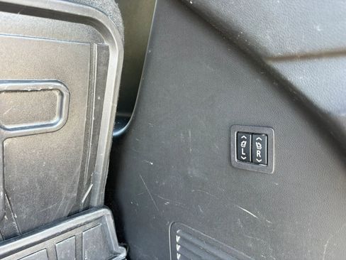 Used 2019 Buick Enclave Avenir w/ Avenir Technology Package image 24