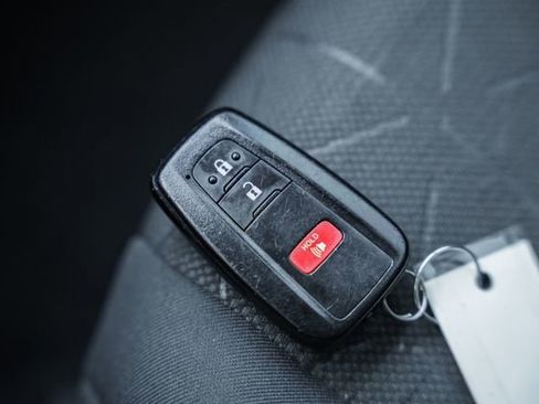 Used 2021 Toyota RAV4 XLE AWD/4WD image 45