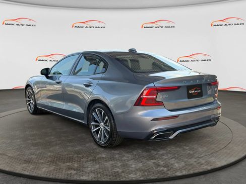 Used 2021 Volvo S60 T5 Momentum w/ Premium Package FWD image 8
