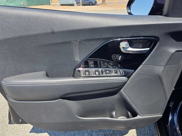 Used 2022 Kia Niro EX FWD image 14