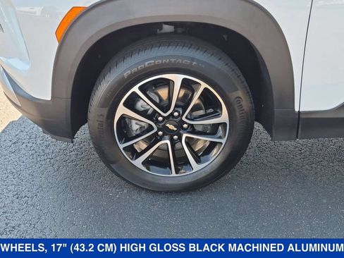 Used 2025 Chevrolet TrailBlazer LT w/ LT Cold Weather Package AWD/4WD image 9