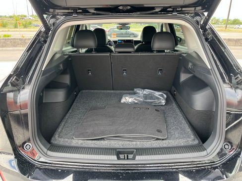 Certified 2025 Volkswagen Tiguan SE AWD/4WD image 15