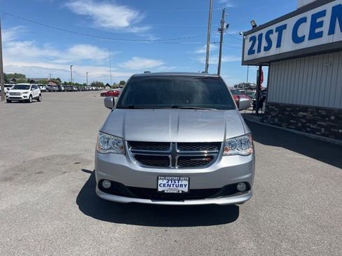 Used 2019 Dodge Grand Caravan SXT FWD image 3